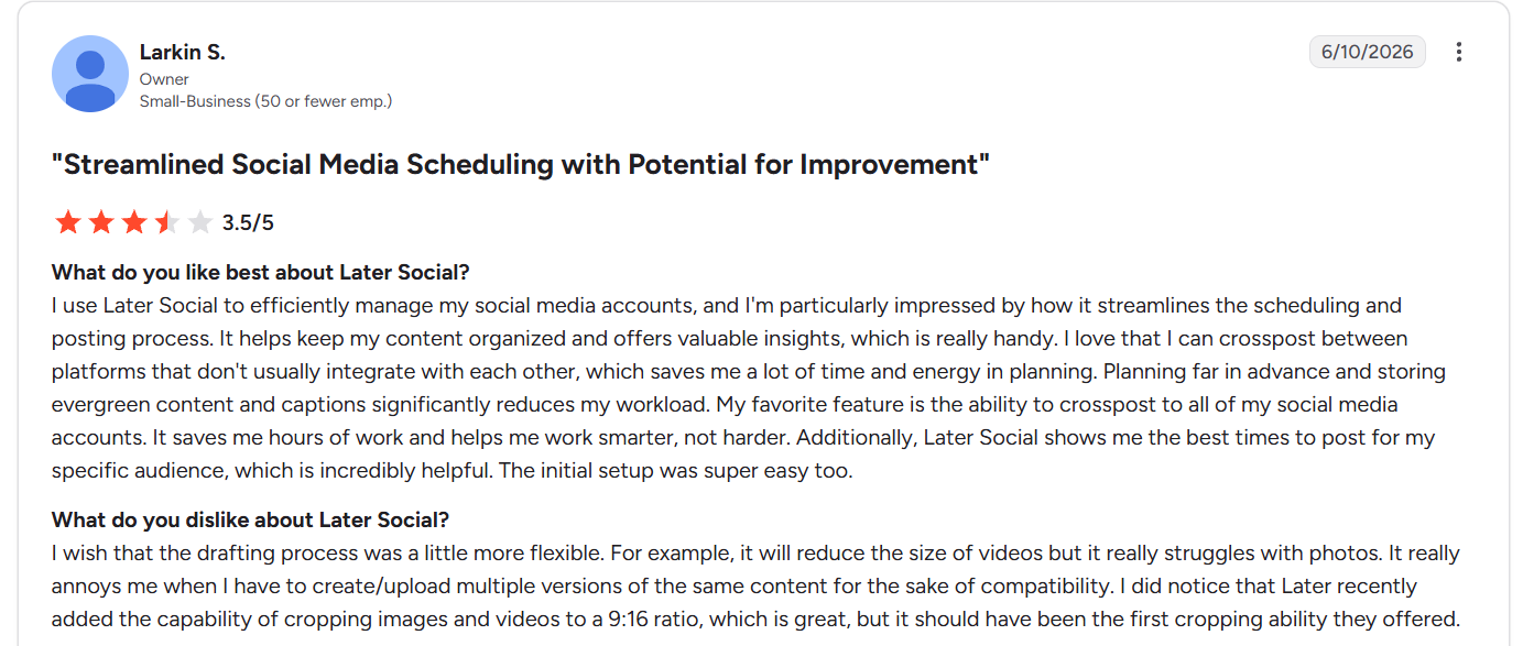 Screenshot of a 3.5/5 Later Social review highlighting streamlined scheduling, cross-platform posting, content organization, and audience-based timing recommendations, with a complaint about limited flexibility when drafting and uploading content.